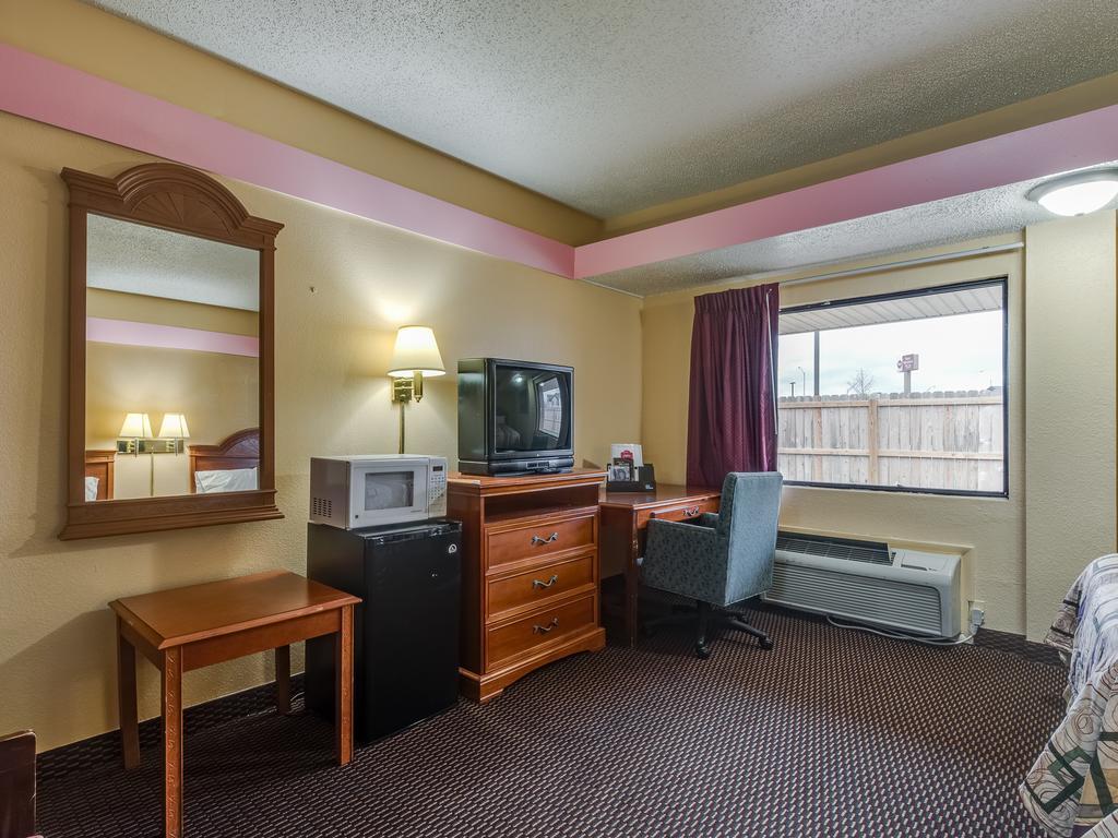 Travelers Inn Midwest City Zewnętrze zdjęcie