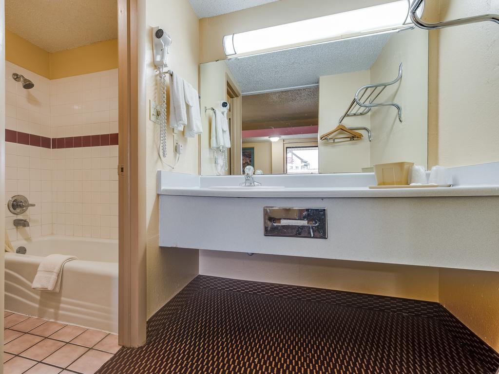 Travelers Inn Midwest City Zewnętrze zdjęcie